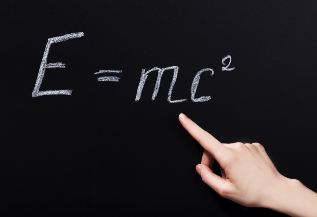 Einsteins berühmteste Gleichung E=MC2 stellt das Licht in den Mittelpunkt.